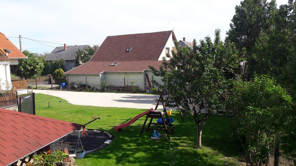 Szaloky Apartmanhaz Gyenesdias