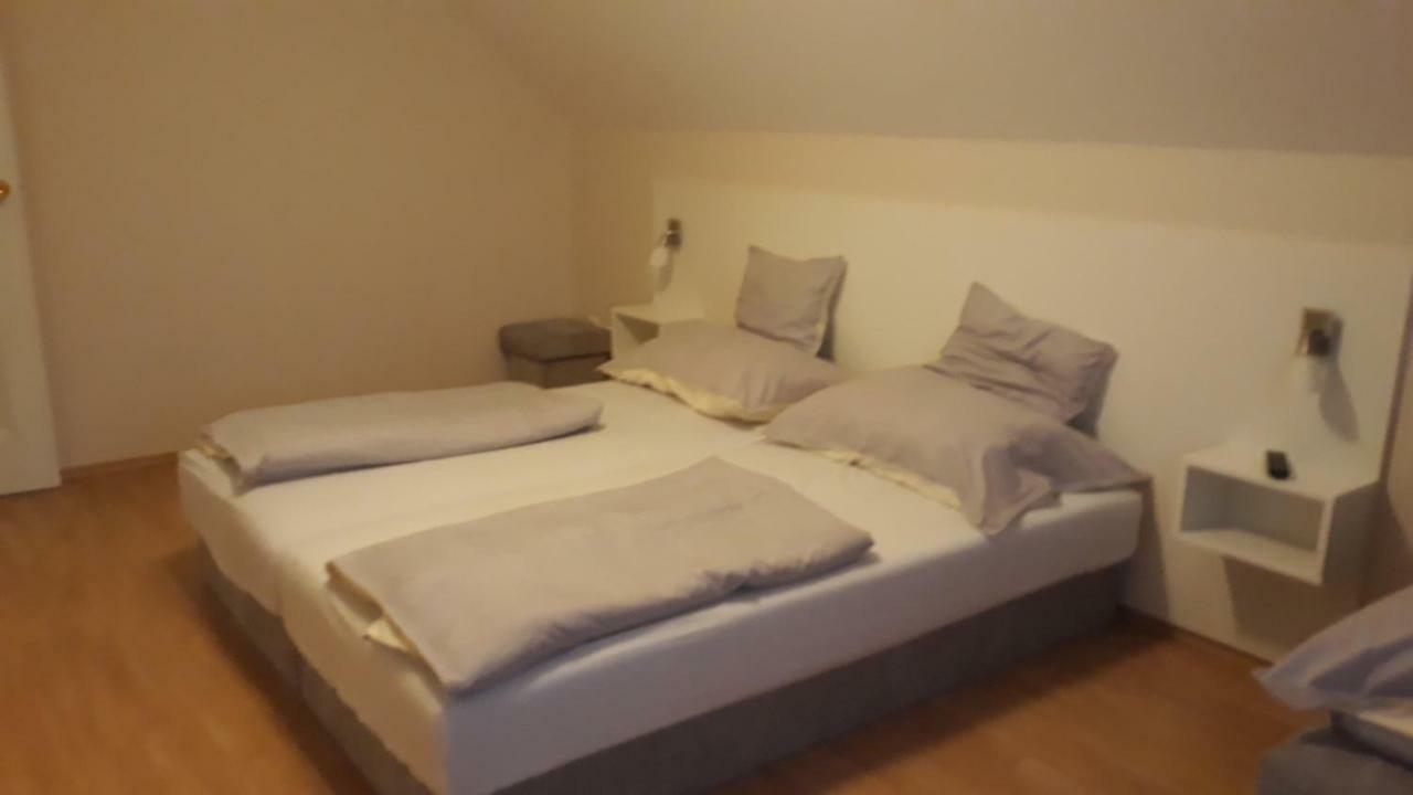 Szaloky Apartmanhaz Gyenesdias