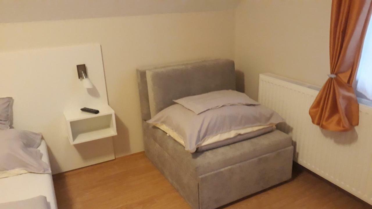 Szaloky Apartmanhaz * Gyenesdias